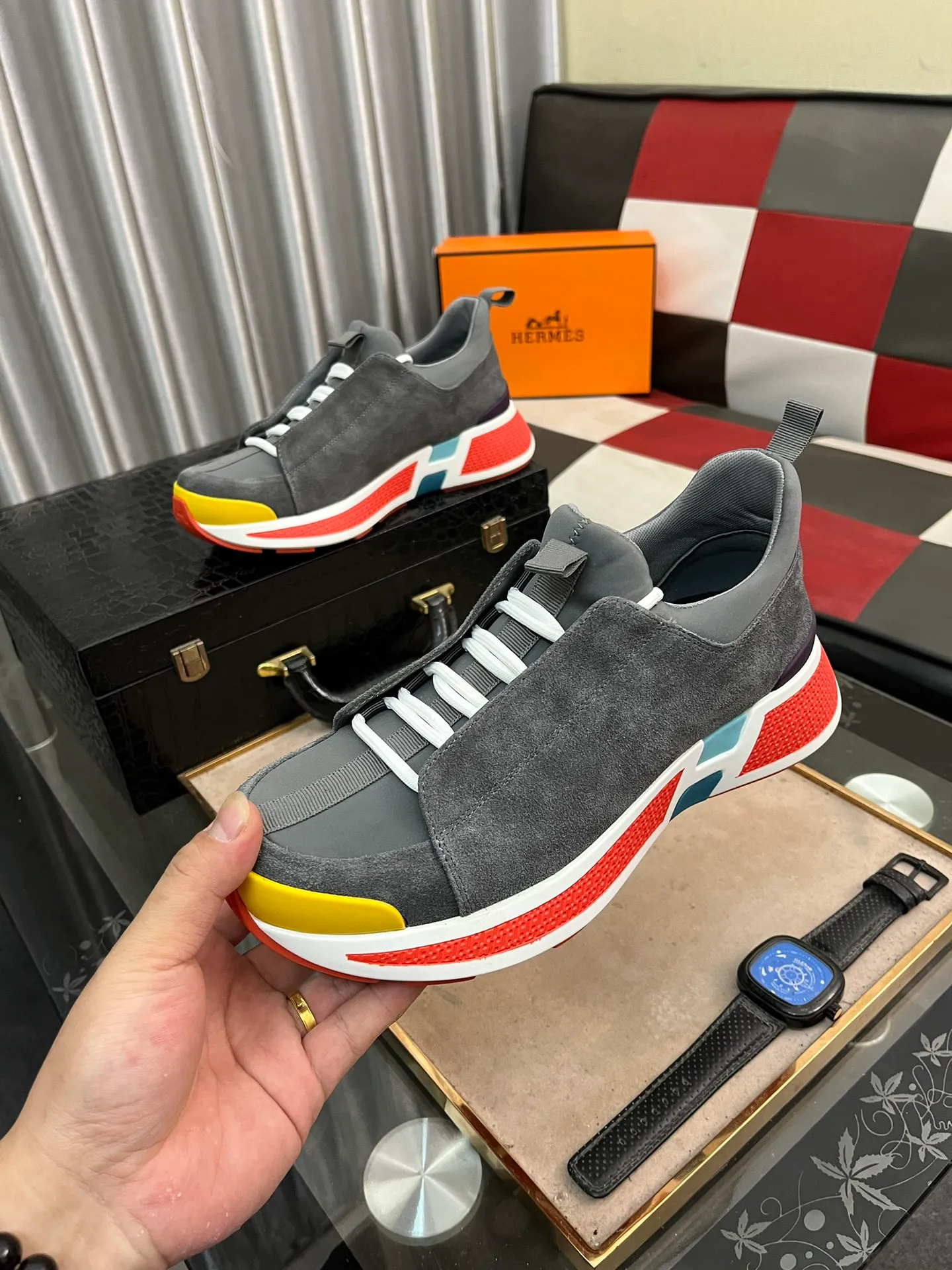 Men's shoes 💰: 560⌚️⌚️[Hermes] New sports shoes Hermès are the most comfortable shoes, no one else⃣️, they are very light on the feet and very good-looking, you will not feel tired when you go shopping and running around 👍 Very light and comfortable, extremely light, perfect for both sports and leisure! It’s up to you to choose, there’s always what you want~ Comes with a full set of packaging gift bags and invoices ✔️Fabric: imported first-layer cowhide ✔️Inner lining: breathable mesh ✔️Outsole: genuine leather bottom ✔️Size: Men 38-44 (45 custom-made) 5️⃣colors available